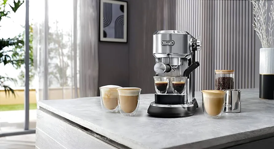 De'Longhi Dedica Maestro Plus EC950.M: самая популярная серия теперь с автокапучинатором