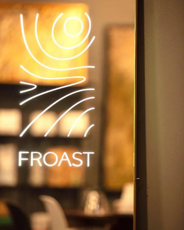 Вывеска FROAST