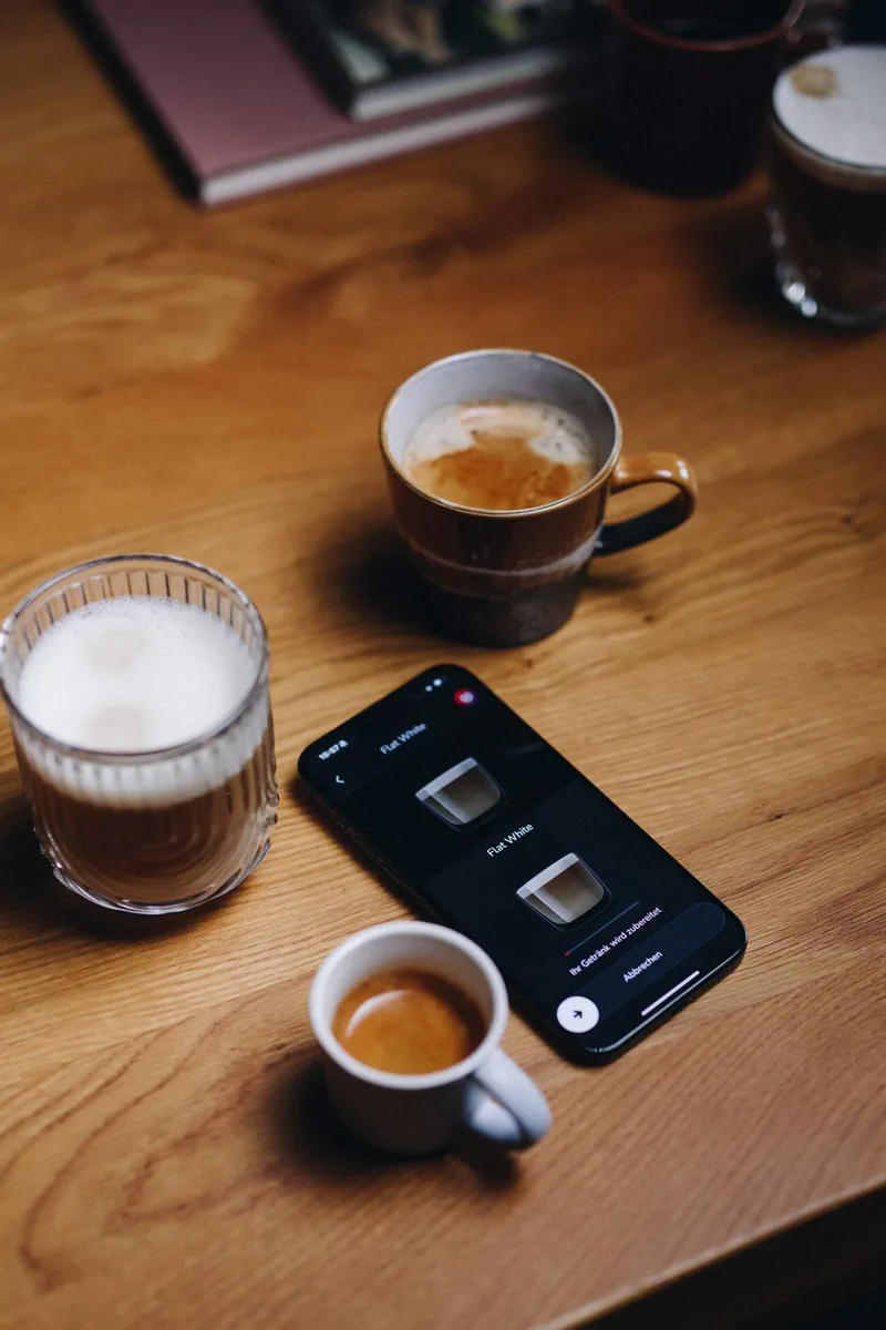 Автоматическая кофемашина Nivona CafeRomatica NIVO 9101 в чёрном корпусе с контейнером для молока, дополнительный кадр