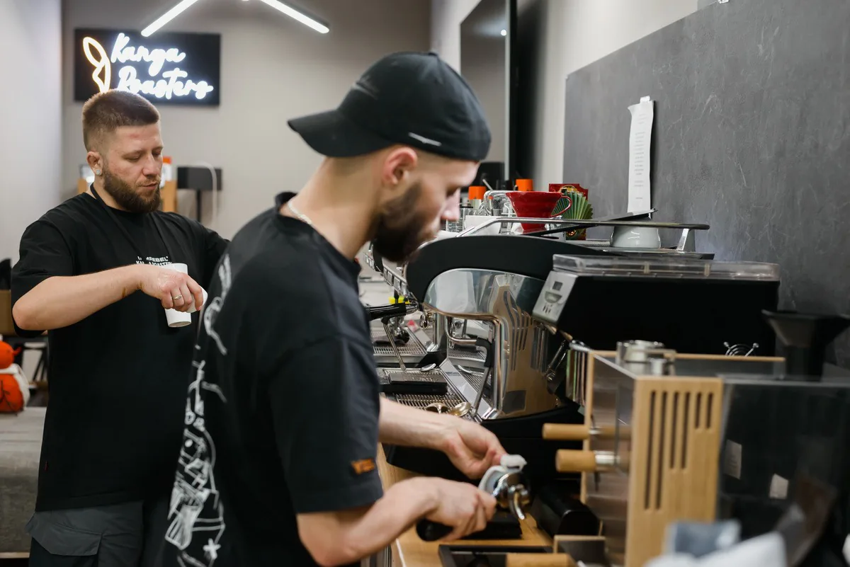 Бариста Kanga Roasters за кофемашиной