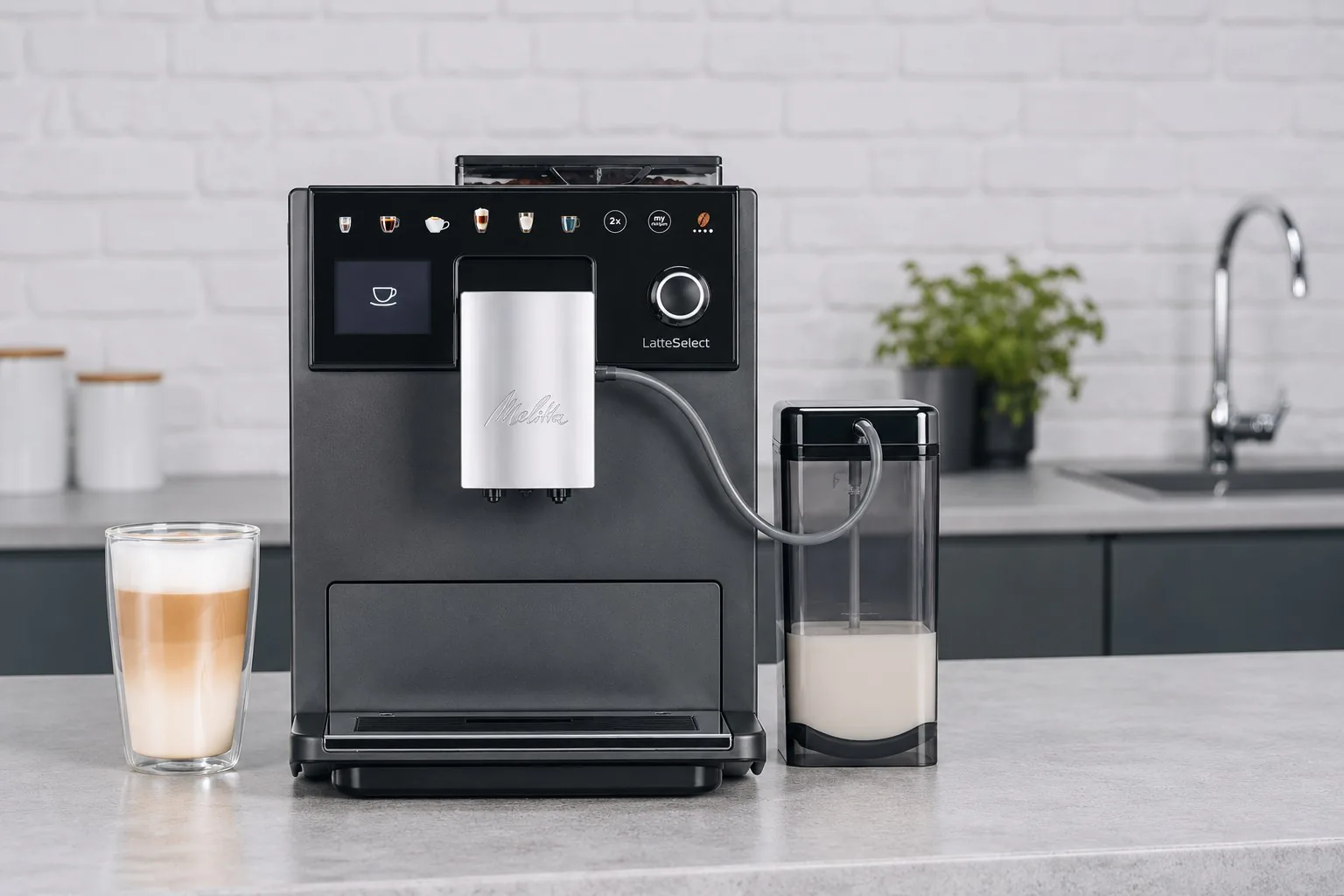 Melitta Latte Select на кухне: двухкамерный бункер, сенсорная панель и контейнер для молока со шлангом